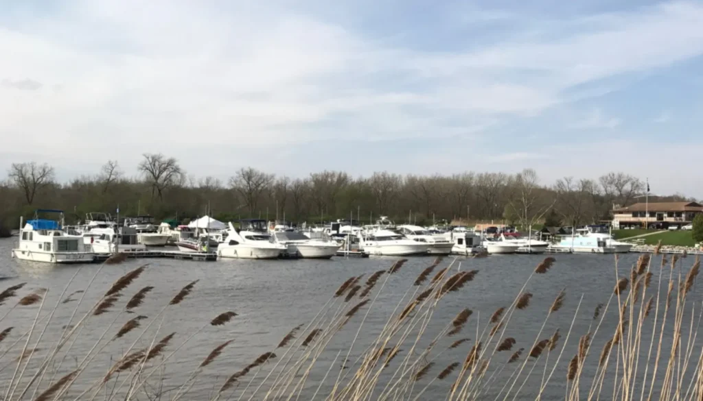 View of the bay surrounding the Starved Rock Yacht Club in Ottowa, IL, USA.